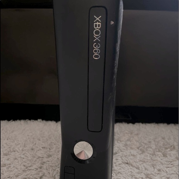 Microsoft Xbox 360 S 4GB Console - Black